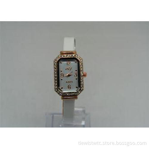Vogue Ladies Diamond Quartz Watch leather strap round alloy